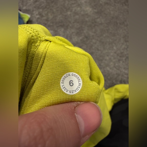 Lululemon Align High-Rise Pant 25"
Yellow Serpentine size 6 EUC - Picture 5 of 6